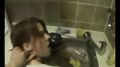 ورزش دانلودفیلم سکسیخارجی ها می شود licked از روی نیمکت با دختر خوانده او را